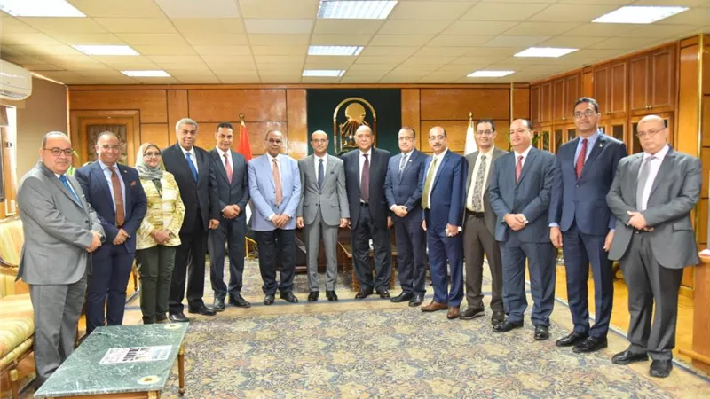 جامعة أسيوط تشهد أعمال اللجنة المختصة باختيار عميد كلية الطب
