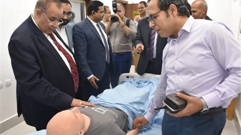 رئيس جامعة الأقصر يستقبل وفد الهيئة العامة للرعاية الصحية