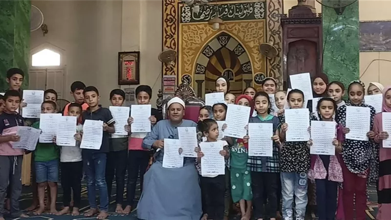 تكريم الاطفال المشاركين في النشاط التثقيفي بأوقاف شبين القناطر