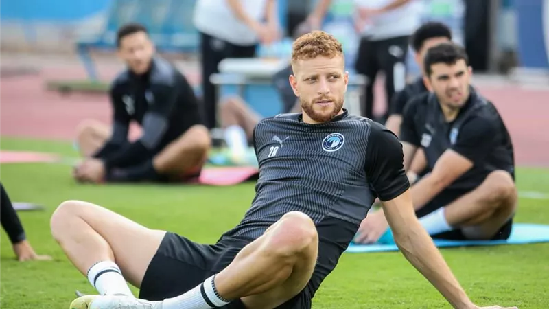 مهاجم بيراميدز علي أبواب الزمالك