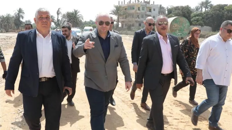 محافظ بني سويف يتفقد مشروع كورنيش شرق النيل ببنى سويف