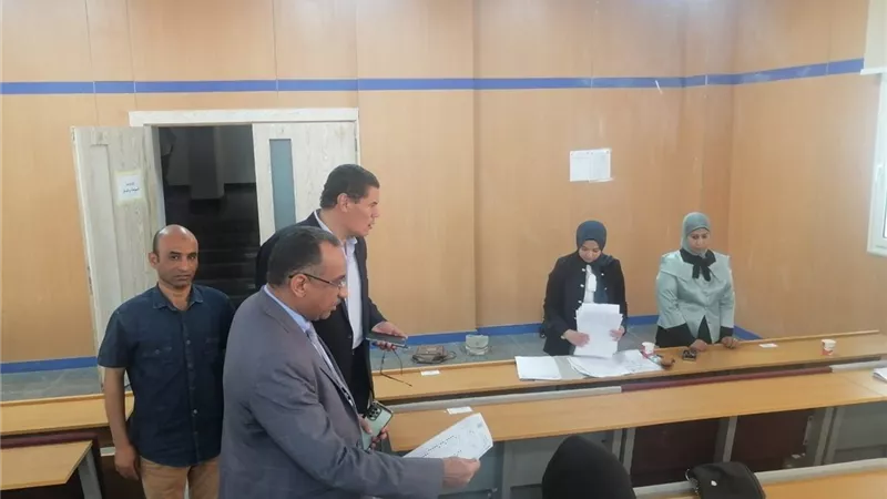 رئيس جامعة طيبة التكنولوجية يتفقد انطلاقة امتحانات نهاية العام