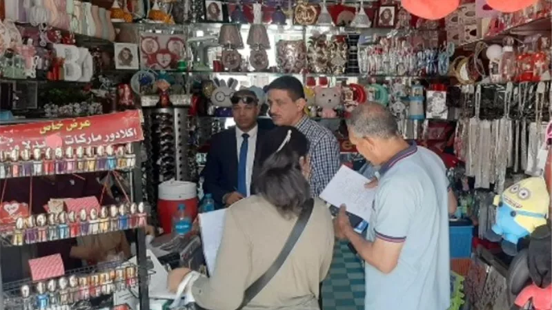 محافظ أسيوط يوجه بمتابعة تطبيق قانون المحال العامة