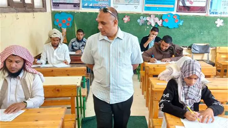 محافظ مطروح يتابع الاستعدادات النهائية لامتحانات الثانوية الفنية