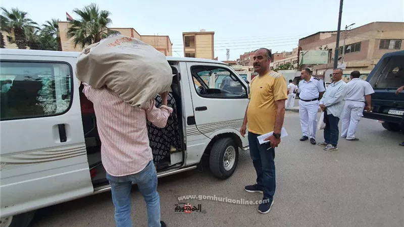 مدير تعليم المنوفية يتابع توزيع أوراق الأسئلة علي لجان الدبلومات