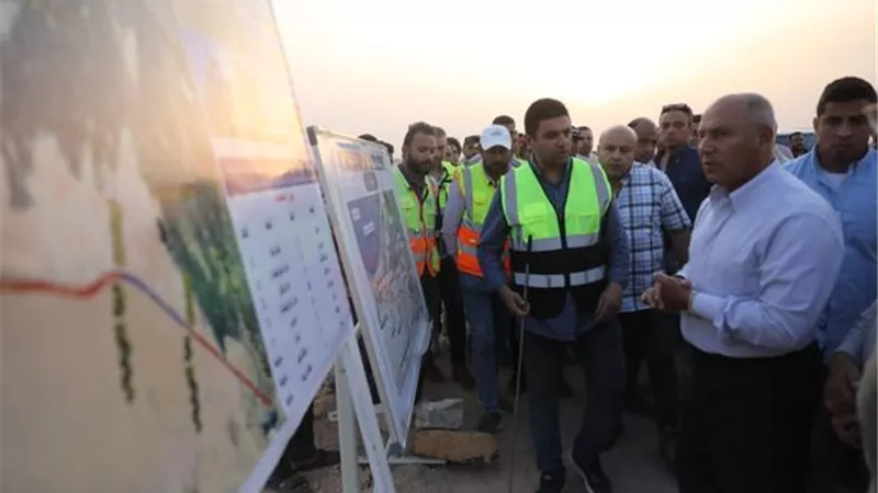 وزير النقل يتفقد مواقع العمل في مشروع طريق وادي النطرون/ العلمين