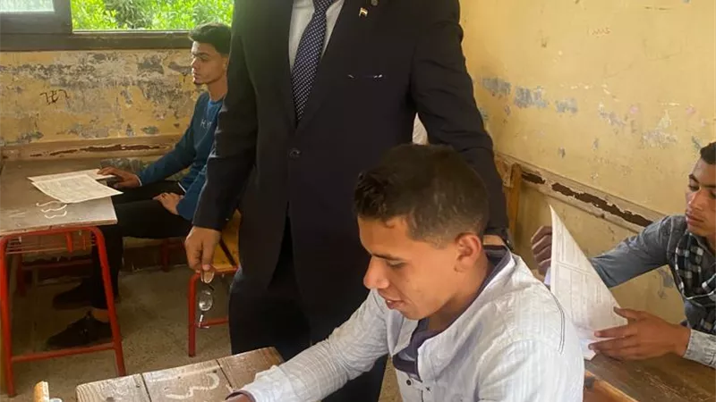انتظام وهدوء بامتحانات الدبلومات الفنية بأسيوط
