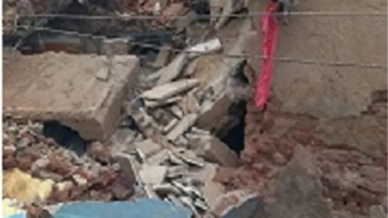 محافظ أسيوط يتابع حادث انهيار منزل بمركز البدارى