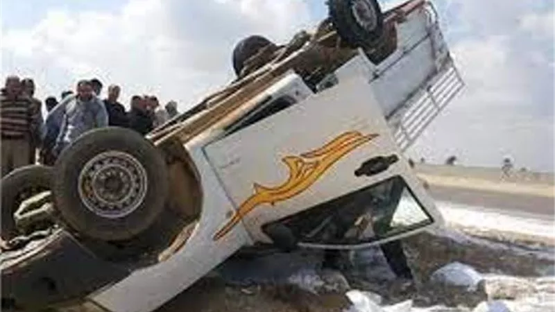 إصابة 9 عمال في انقلاب سيارة ربع نقل على طريق أسيوط الصحراوي