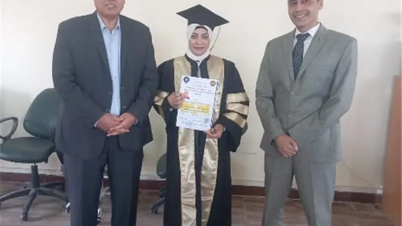 تسليم شهادات إتمام التدريب على مهارات اللغة الإنجليزية بالسويس