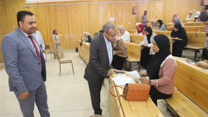 بدء امتحانات الفصل الدراسي الثاني بجامعة جنوب الوادى