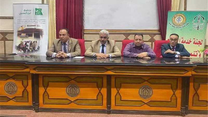 نائب رئيس جامعة الأزهر يفتتح معرضًا خيريًّا للملابس