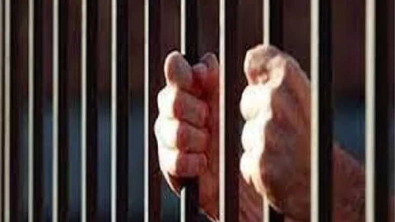 المشدد 10 سنوات للموظف المزور بالشرقية