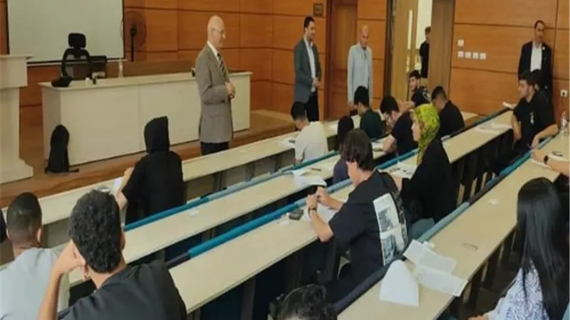 سوسة يجري حوارات ودية مع الطلاب حول الإمتحانات بجامعة بنهاالأهلية