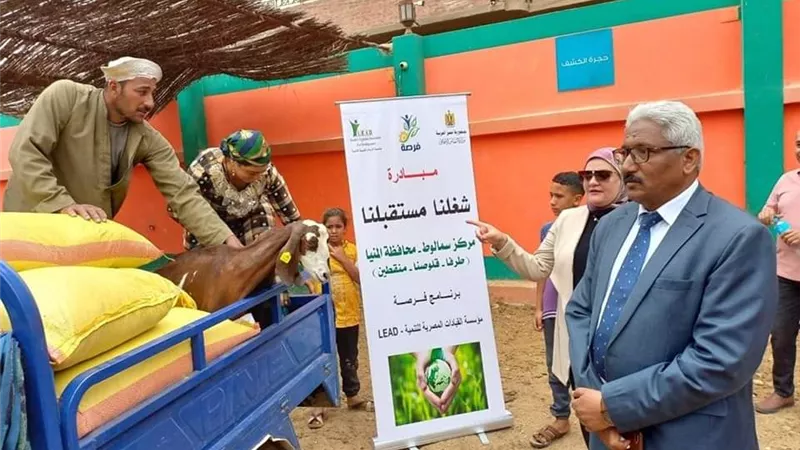 تسليم 2 راس ماعز وعلف للسيدات المستفيدين من برنامج تكافل بالمنيا