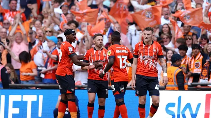 لوتون تاون يتأهل إلى الدوري الإنجليزي بالفوز علي كوفنتري سيتي