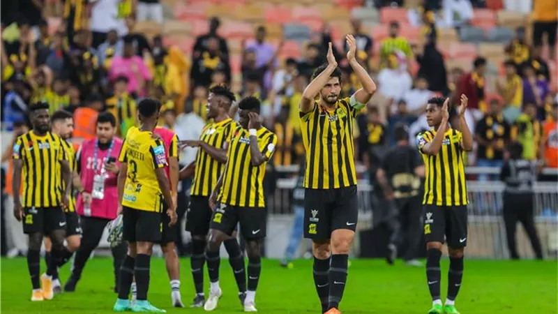 اتحاد جدة يتوج بلقب دوري روشن السعودي بثلاثية في شباك الفيحاء