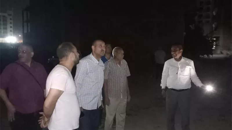 الوحده المحليه تواصل التعامل مع اثار العواصف الترابيه ببنى سويف