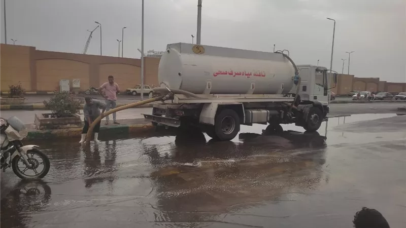 مياه البحر الاحمر تسحب مياه الأمطار بسفاجا وتعلن حالة الطوارئ