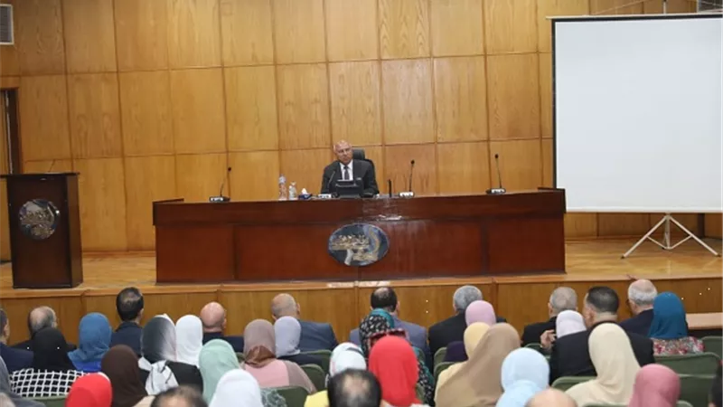 كامل الوزير يشدد على ضرورة العمل على مدار الساعة والانضباط التام