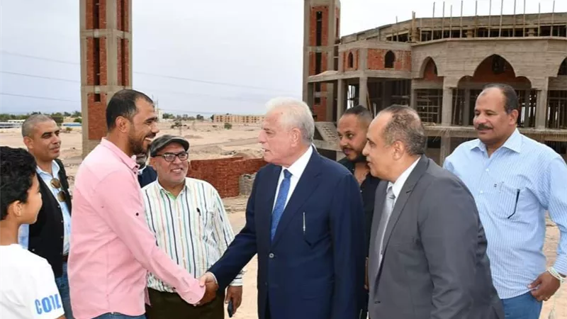 محافظ جنوب سيناء يتفقد الأعمال الإنشائية لمسجد الصديق بنويبع