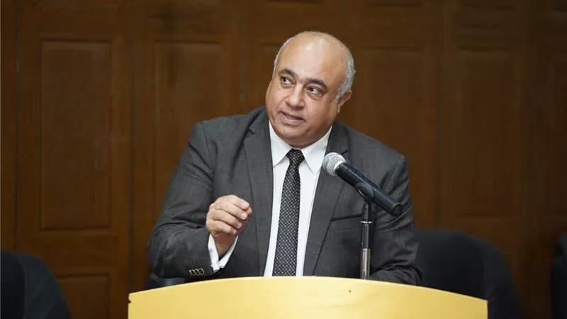 مساعد وزيرة التخطيط يستعرض موقف تطوير المراكز التكنولوجية