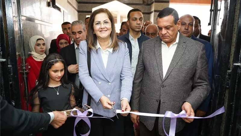 هالة السعيد تفتتح مركز إصدار تراخيص المحال بالعريش