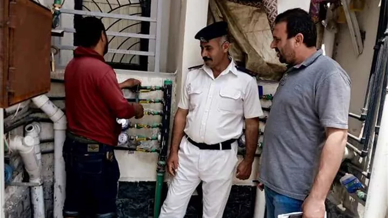 حملات مكبرة لإزالة التعديات على وصلات مياه الشرب في دمياط