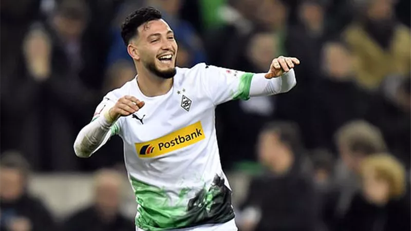 نجم الجزائر يوقع عقود انتقاله إلى بروسيا دورتموند