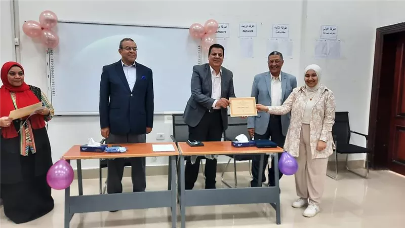 رئيس جامعة بني سويف التكنولوجية يشهد ختام الأنشطة الطلابية