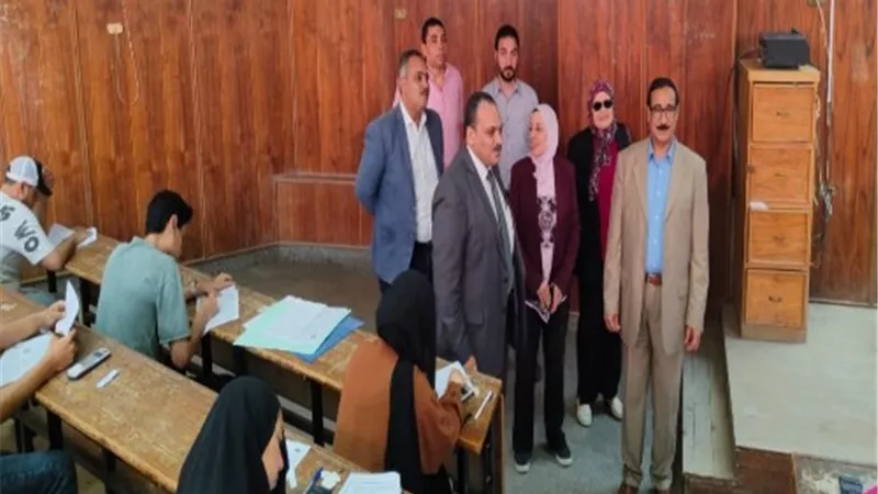 نائب رئيس جامعةبنهايتفقد الامتحانات بكليتي التجارةوالعلاج الطبيعي