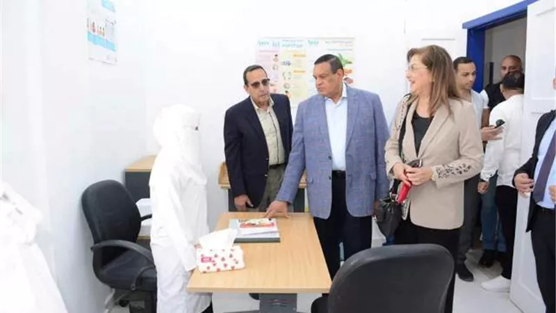 وزيرالتنميةالمحلية يتفقد وحدة للرعاية الصحية ومزرعة بشمال سيناء
