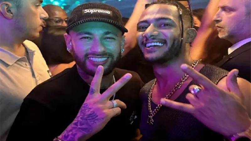 الفنان محمد رمضان يلتقي نيمار في موناكو