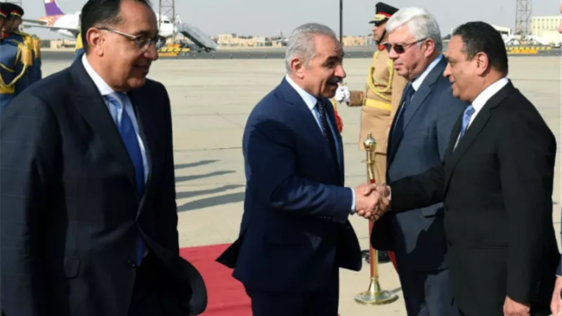رئيس الوزراء يستقبل نظيره الفلسطينى بمطار القاهرة
