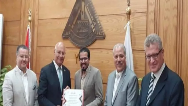 سوسه يكرم فريق الطوارئ بمستشفيات بنها الجامعية والصحة بالقليوبية