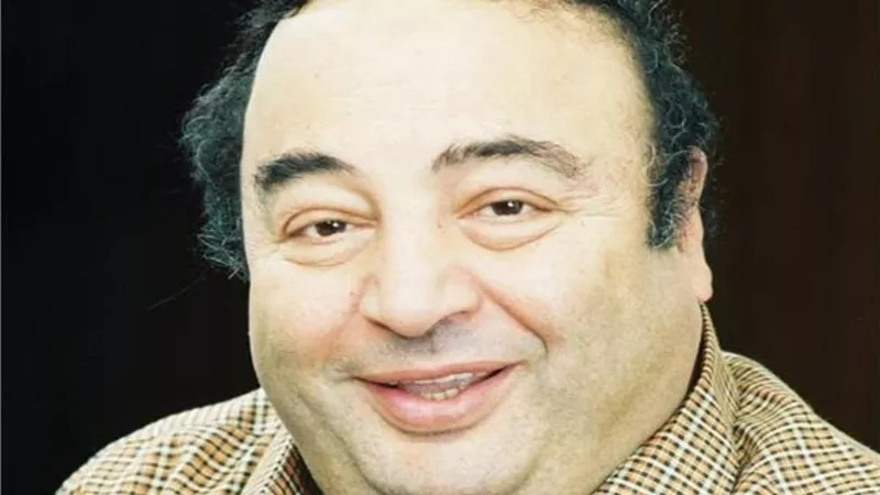 يونس شلبى نجم الخروج عن النص على خشبة المسرح