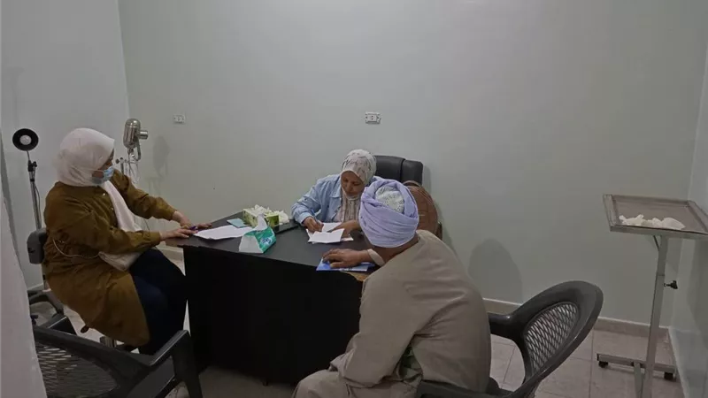 مناظرة 580 حالة بقافلة الجامعه الطبية بقرية المراشدة بالوقف