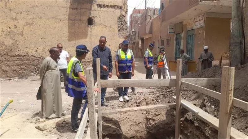رئيس مركز الطود يتفقد أعمال مشروعات المياه والصرف الصحى