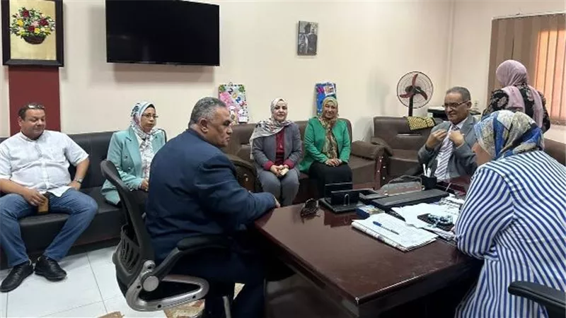 سر زيارة وفد من مديرية القاهرة لإدارة الشروق وبدر التعليمية.. صور
