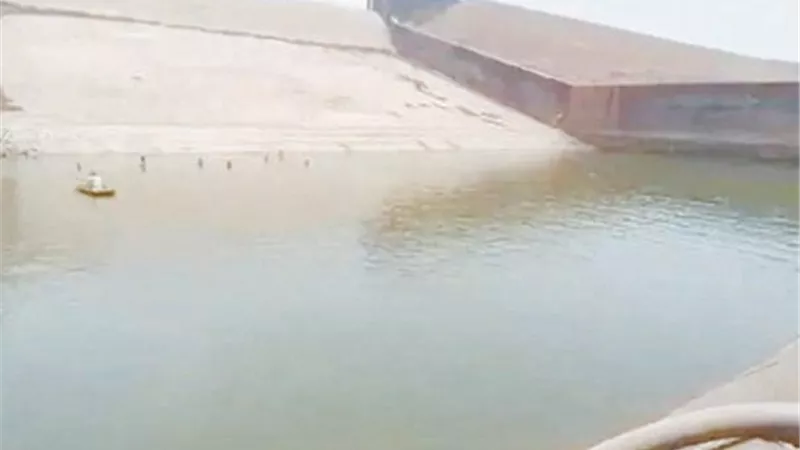 إفراغ سد عملاق من المياه.. 