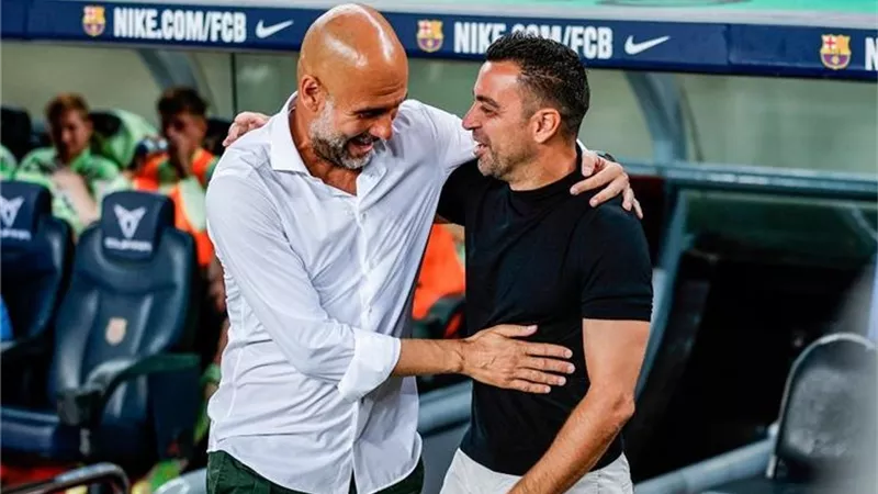 تشافي يكشف سبب فشل انضمام نجم مانشستر سيتي إلي برشلونة