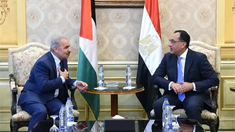 رئيس الوزراء يعقد جلسة مباحثات مع نظيره الفلسطيني