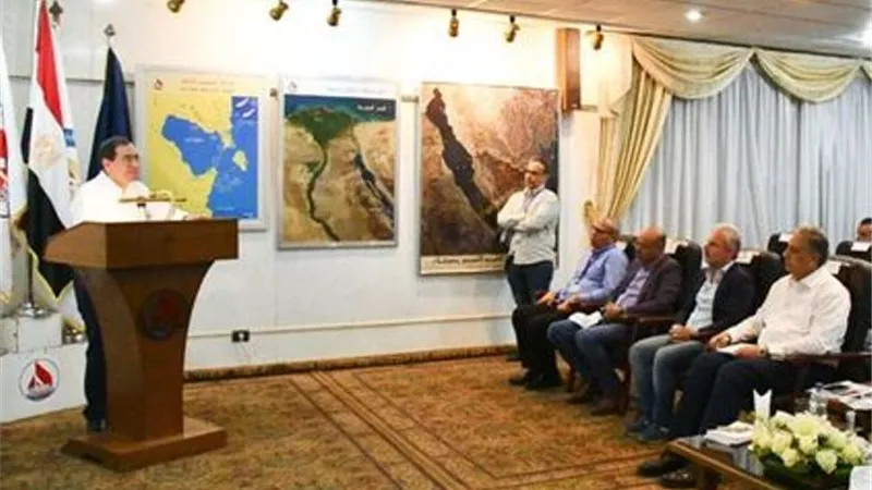 الملا يؤكد أهمية تكثيف جهود استثمار الفرص المتاحة لزيادة الإنتاج