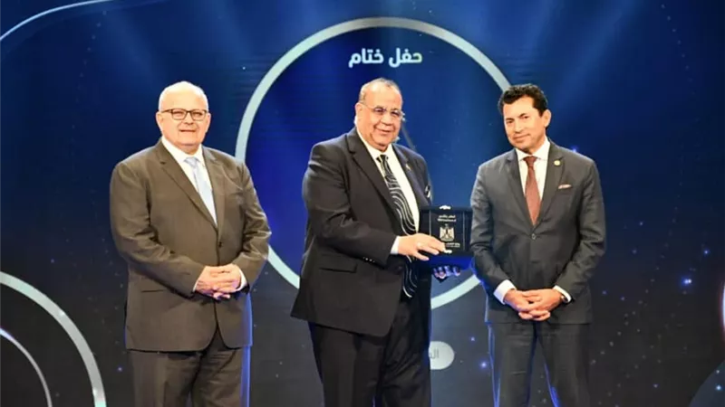 وزير الشباب يكرم طلاب جامعة الأقصر الفائزين في مهرجان 