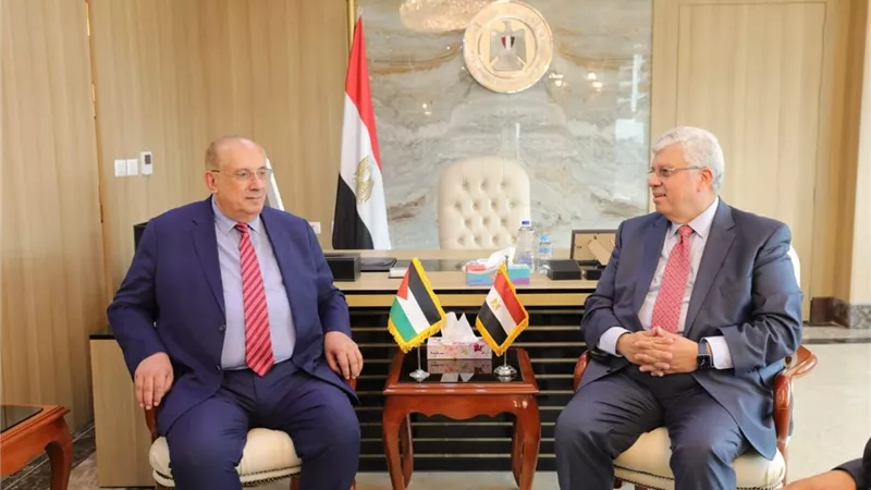 وزير التعليم العالي يلتقي نظيره الفلسطيني لبحث التعاون المشترك