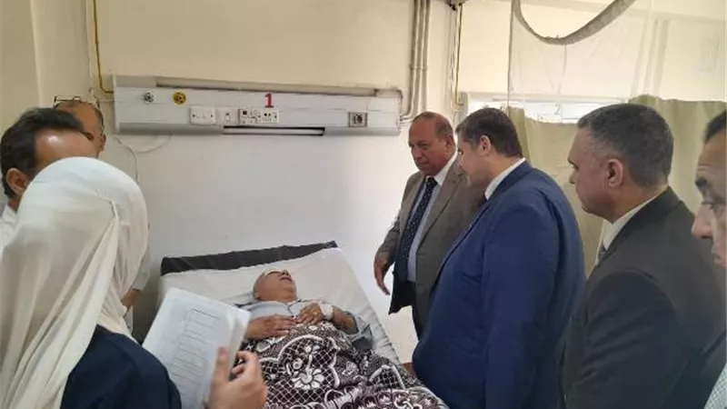 مدير مكتب محافظ شمال سيناء ورضوان يزوران مصابي الدبلومات الفنية