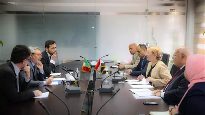 وزيرة البيئة تبحث مع السفير الإيطالي فرص التعاون المستقبلية