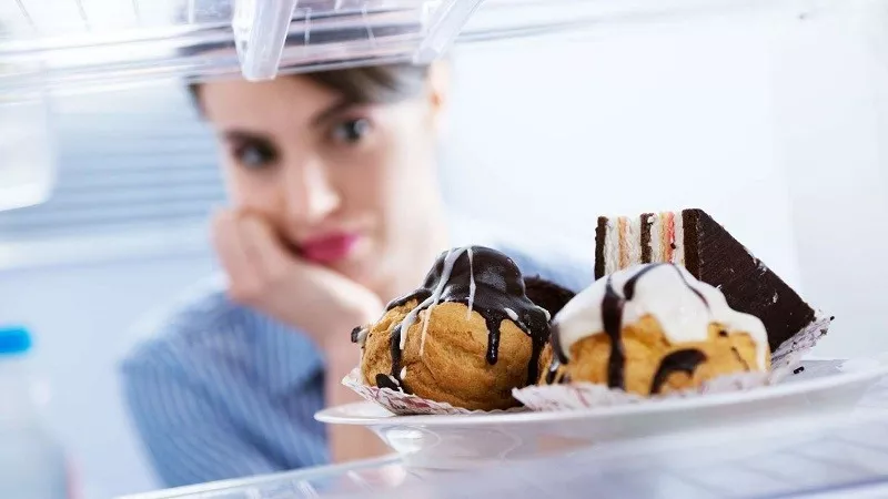 هل يجب امتناع مريض السكري عن تناول الحلويات ؟ طبيبة تجيب