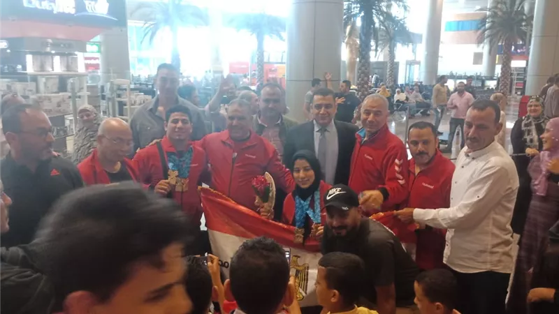 منتخب مصر لرفع الأثقال يصل القاهرة بعد حصوله علي 5 ميداليات ذهبية