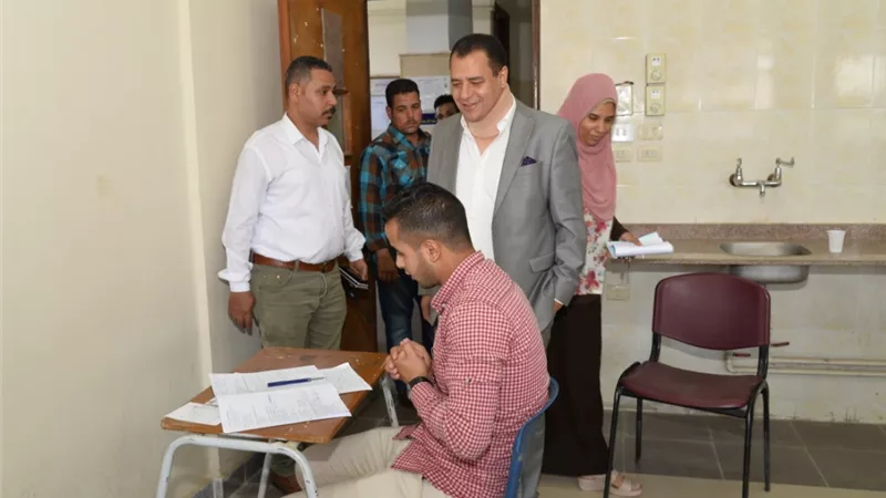 نائب رئيس جامعة أسيوط يؤكد على انتظام أعمال الكنترولات.. ويشدد على تطبيق قواعد الرأفة في التصحيح